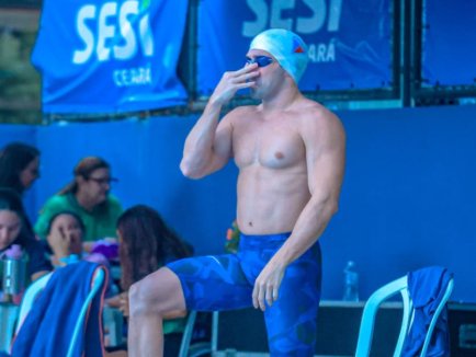 Camilo Pimentel à beira da piscina, antes da prova, na 1ª Etapa do ACEMN Master Series