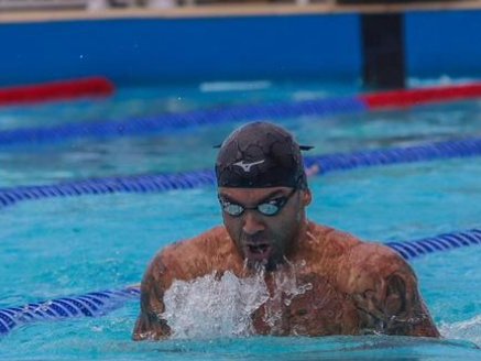 Rodrigo Feitosa Portela nadando peito na 1ª Etapa do ACEMN Master Series