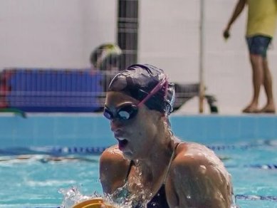 Germana Asfor nadando peito na 2ª Etapa do ACEMN Master Series